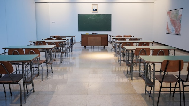 How to Choose the Right Writing Surface for Classrooms and Lecture Halls