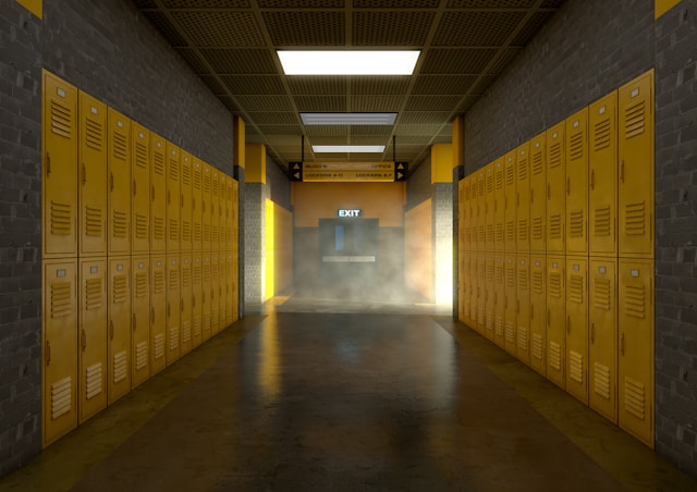 What should schools choose for their lockers